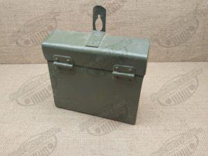 caja metalica militar antigua