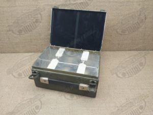 botiquin vehiculo vacio