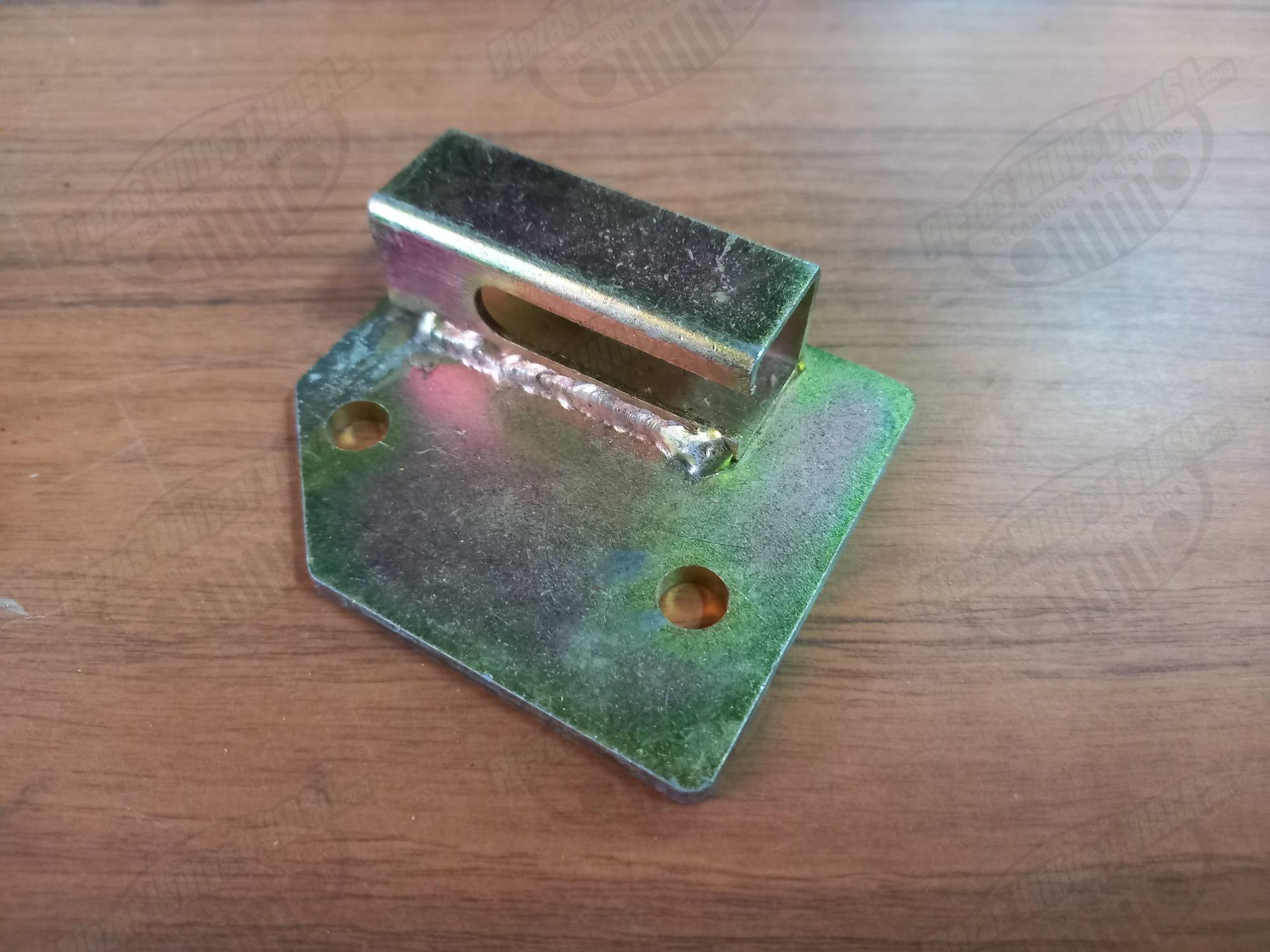 soporte enganche correa freno puerta derecha lr 88 y 109