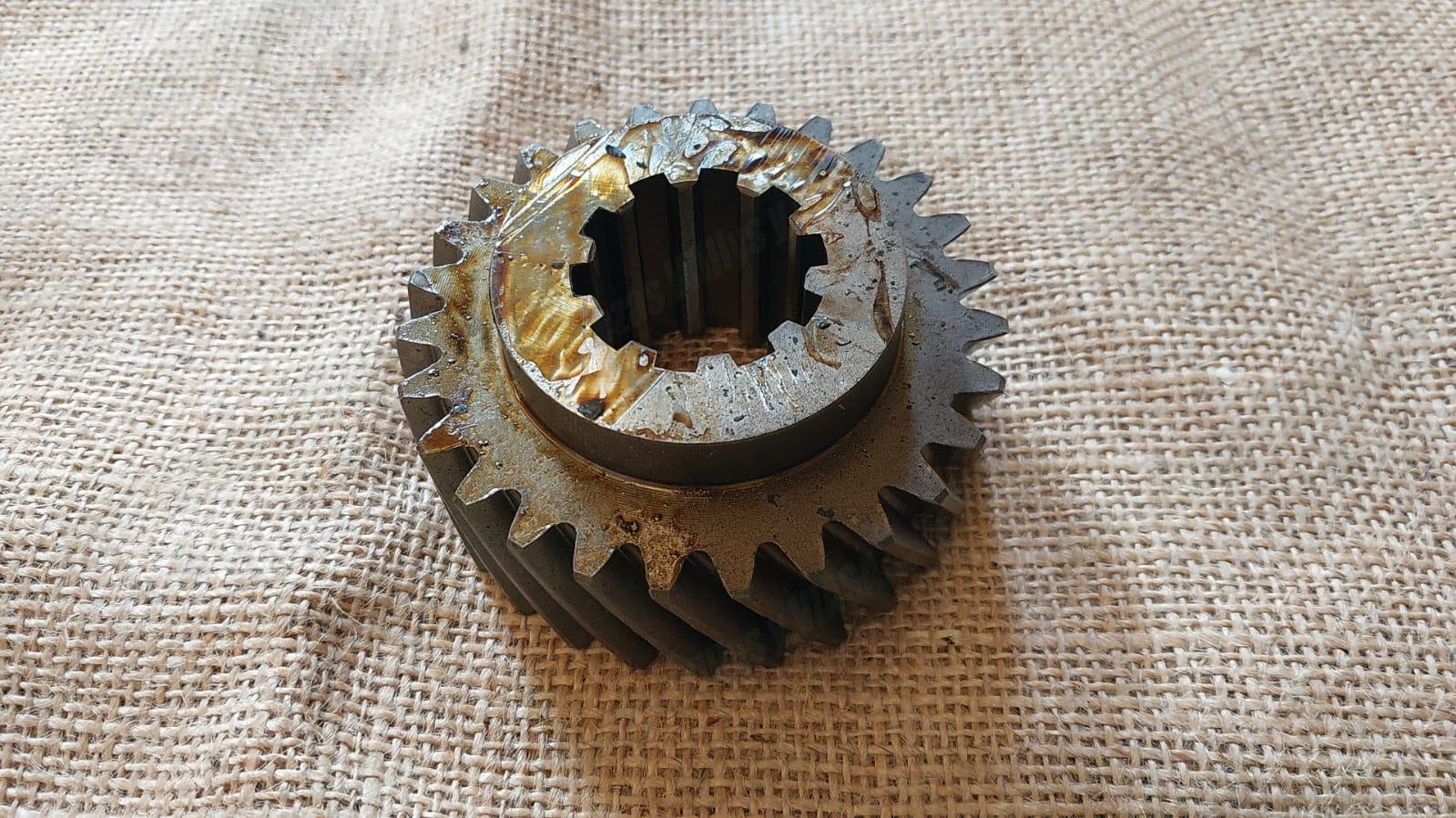 piñon caja cambios 4º velocidad