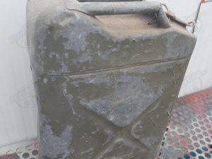 jerrycan combustible usada
