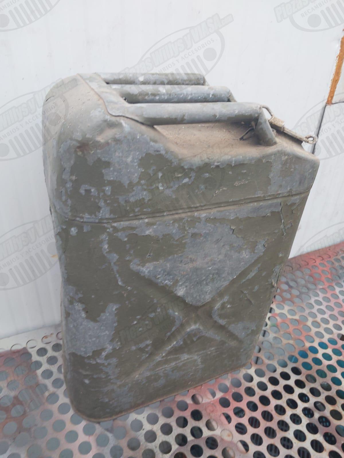 jerrycan combustible usada