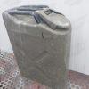 jerrycan agua usada